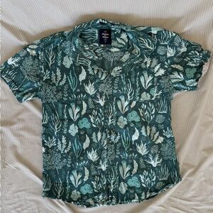 Artistry in Motion  Green Teal Seaweed Print Short-Sleeve Button-Up Shirt